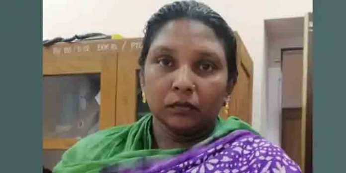 ജോലി ചെയ്ത വീടുകളില് നിന്ന് സ്വര്ണ്ണാഭരണങ്ങള് മോഷ്ടിച്ച സ്ത്രീ പിടിയില് ജോലി ചെയ്ത വീടുകളില് നിന്ന് സ്വര്ണ്ണാഭരണങ്ങള് മോഷ്ടിച്ച സ്ത്രീ പിടിയില്