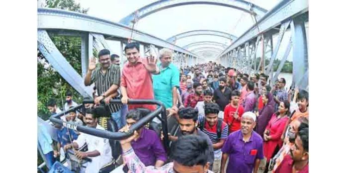 ഫറോക്ക് ഇരുമ്പുപാലം നവീകരണം പൂര്ത്തിയാക്കി ഫറോക്ക് ഇരുമ്പുപാലം നവീകരണം പൂര്ത്തിയാക്കി