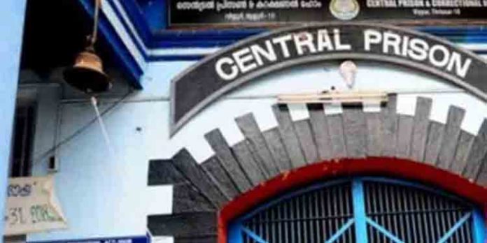 പ്രിസണ് ഓഫീസറെ മര്ദ്ദിച്ച് ഗുരുതരമായി പരിക്കേല്പ്പിച്ച അസി. പ്രിസണ് ഓഫീസര്ക്ക് സസ്പെന്ഷന് പ്രിസണ് ഓഫീസറെ മര്ദ്ദിച്ച് ഗുരുതരമായി പരിക്കേല്പ്പിച്ച അസി. പ്രിസണ് ഓഫീസര്ക്ക് സസ്പെന്ഷന്