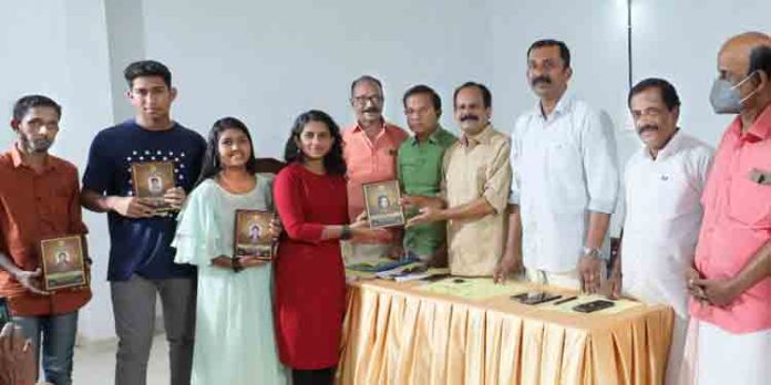 വിദ്യാഭ്യാസത്തിലൂടെ സ്വഭാവ രൂപീകരണം പൂർത്തിയാക്കി മികച്ച വ്യക്തിത്വമുള്ള തലമുറയെ രൂപപ്പെടുത്താൻ കഴിയണo : കെ.പത്മകുമാർ വിദ്യാഭ്യാസത്തിലൂടെ സ്വഭാവ രൂപീകരണം പൂർത്തിയാക്കി മികച്ച വ്യക്തിത്വമുള്ള തലമുറയെ രൂപപ്പെടുത്താൻ കഴിയണo : കെ.പത്മകുമാർ