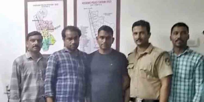 ആംബര്ഗ്രീസുമായി മൂന്ന് പേര് പിടിയില് ആംബര്ഗ്രീസുമായി മൂന്ന് പേര് പിടിയില്