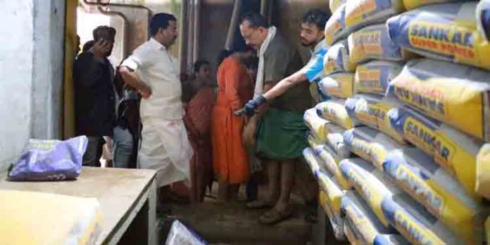 വ്യാപാരികള്ക്കുണ്ടായത് വലിയ നാശനഷ്ടം : അഡ്വ. പ്രമോദ് നാരായണ് എംഎല്എ വ്യാപാരികള്ക്കുണ്ടായത് വലിയ നാശനഷ്ടം : അഡ്വ. പ്രമോദ് നാരായണ് എംഎല്എ