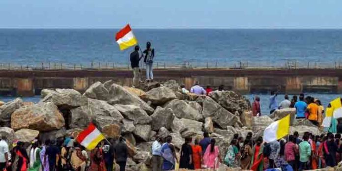 വിഴിഞ്ഞം സമരം പതിനഞ്ചാം ദിവസം ; മന്ത്രിതല ഉപസമിതി സമരസമിതി നേതാക്കളുമായി ഇന്ന് ചർച്ച നടത്തും വിഴിഞ്ഞം സമരം പതിനഞ്ചാം ദിവസം ; മന്ത്രിതല ഉപസമിതി സമരസമിതി നേതാക്കളുമായി ഇന്ന് ചർച്ച നടത്തും