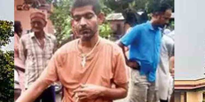 പൂജയ്ക്കിടെ ശല്യപ്പെടുത്തിയ ഭാര്യയെയും മൂന്ന് കുട്ടികളെയും മാതാവിനെയും കഴുത്തറുത്ത് കൊന്നു പൂജയ്ക്കിടെ ശല്യപ്പെടുത്തിയ ഭാര്യയെയും മൂന്ന് കുട്ടികളെയും മാതാവിനെയും കഴുത്തറുത്ത് കൊന്നു
