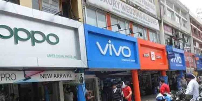ഇന്ത്യയില് 12,000 രൂപയില് താഴെയുള്ള ചൈനീസ് ഫോണുകളുടെ വില്പന നിരോധിക്കില്ലെന്ന് കേന്ദ്രം ഇന്ത്യയില് 12,000 രൂപയില് താഴെയുള്ള ചൈനീസ് ഫോണുകളുടെ വില്പന നിരോധിക്കില്ലെന്ന് കേന്ദ്രം