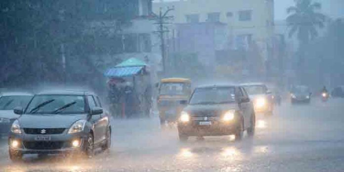 ചക്രവാതച്ചുഴിയും ന്യൂനമര്ദപാത്തിയും അഞ്ചുദിവസം വ്യാപകമഴയ്ക്ക് സാധ്യത ചക്രവാതച്ചുഴിയും ന്യൂനമര്ദപാത്തിയും അഞ്ചുദിവസം വ്യാപകമഴയ്ക്ക് സാധ്യത