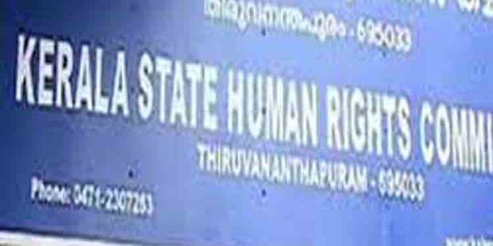 ആംബുലന്സിന്റെ വാതില് തുറക്കാനാകാതെ വാഹനാപകടത്തില് പരിക്കേറ്റ ആള് മരിച്ച സംഭവം ; മനുഷ്യാവകാശ കമ്മീഷന് കേസെടുത്തു ആംബുലന്സിന്റെ വാതില് തുറക്കാനാകാതെ വാഹനാപകടത്തില് പരിക്കേറ്റ ആള് മരിച്ച സംഭവം ; മനുഷ്യാവകാശ കമ്മീഷന് കേസെടുത്തു