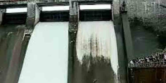 10 ഡാമുകളില് റെഡ് അലര്ട്ട് 10 ഡാമുകളില് റെഡ് അലര്ട്ട്