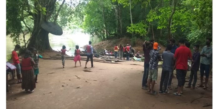 അടവിയിൽ കുട്ടവഞ്ചി സവാരി പുനരാരംഭിച്ചു അടവിയിൽ കുട്ടവഞ്ചി സവാരി പുനരാരംഭിച്ചു
