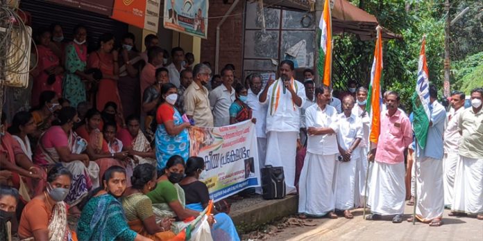 മഹാത്മാഗാന്ധി ദേശീയ തൊഴിലുറപ്പ് തൊഴിലാളി യൂണിയൻ ധർണ്ണ നടത്തി മഹാത്മാഗാന്ധി ദേശീയ തൊഴിലുറപ്പ് തൊഴിലാളി യൂണിയൻ ധർണ്ണ നടത്തി
