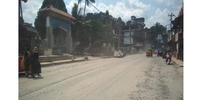 കോന്നിയിൽ ജനങ്ങളെ വലച്ച് പൊടി ശല്യം കോന്നിയിൽ ജനങ്ങളെ വലച്ച് പൊടി ശല്യം