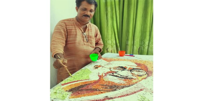 മുട്ട തോടിൽ ഗാന്ധിജിയുടെ രൂപം സൃഷ്ടിച്ച് സ്മൃതി ബിജു മുട്ട തോടിൽ ഗാന്ധിജിയുടെ രൂപം സൃഷ്ടിച്ച് സ്മൃതി ബിജു