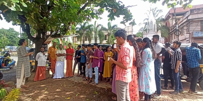 സമൂഹോദ്യാനം പദ്ധതി ; പരമ്പരാഗത ചെടികൾ നട്ടുപിടിപ്പിച്ചു കൊണ്ട് സംഘടിപ്പിച്ചു സമൂഹോദ്യാനം പദ്ധതി ; പരമ്പരാഗത ചെടികൾ നട്ടുപിടിപ്പിച്ചു കൊണ്ട് സംഘടിപ്പിച്ചു