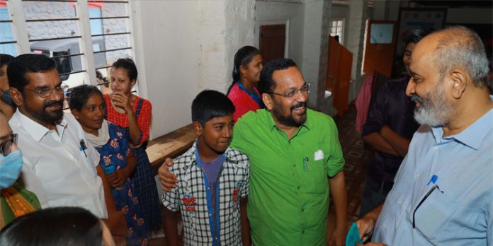 തിരുവല്ലയിലെയും മല്ലപ്പള്ളിയിലെയും ദുരിതാശ്വാസ ക്യാമ്പുകള് റവന്യു മന്ത്രി സന്ദര്ശിച്ചു തിരുവല്ലയിലെയും മല്ലപ്പള്ളിയിലെയും ദുരിതാശ്വാസ ക്യാമ്പുകള് റവന്യു മന്ത്രി സന്ദര്ശിച്ചു