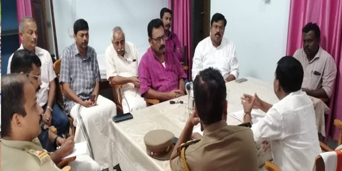 റാന്നിയിൽ യാത്രാക്ലേശം രൂക്ഷമായി അനുഭവപ്പെടുന്ന മേഖലകളിലേക്ക് കൂടുതൽ ബസ് സർവീസുകൾ ആരംഭിക്കുന്നതിന് തീരുമാനമായി റാന്നിയിൽ യാത്രാക്ലേശം രൂക്ഷമായി അനുഭവപ്പെടുന്ന മേഖലകളിലേക്ക് കൂടുതൽ ബസ് സർവീസുകൾ ആരംഭിക്കുന്നതിന് തീരുമാനമായി