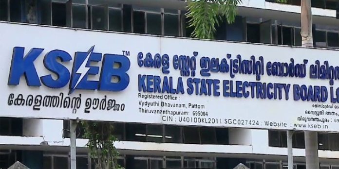കെഎസ്ഇബി ജീവനക്കാർ ഇന്ന് പണിമുടക്കും കെഎസ്ഇബി ജീവനക്കാർ ഇന്ന് പണിമുടക്കും