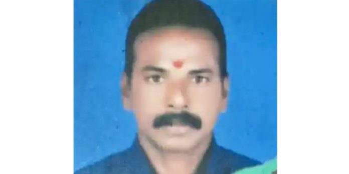 ആശുപത്രിയിലേക്ക് പോകാൻ വെള്ളക്കെട്ട് തടസ്സമായി ; നെഞ്ച് വേദനയെ തുടർന്ന് തൊഴിലാളി മരിച്ചു ആശുപത്രിയിലേക്ക് പോകാൻ വെള്ളക്കെട്ട് തടസ്സമായി ; നെഞ്ച് വേദനയെ തുടർന്ന് തൊഴിലാളി മരിച്ചു