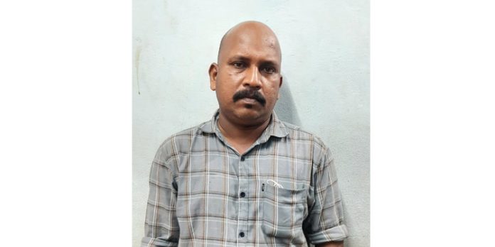 കുട്ടികൾക്കുനേരെ നഗ്നതാ പ്രദർശനം നടത്തിയയാളെ അറസ്റ്റ് ചെയ്തു കുട്ടികൾക്കുനേരെ നഗ്നതാ പ്രദർശനം നടത്തിയയാളെ അറസ്റ്റ് ചെയ്തു