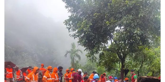 കനത്ത മഴ : തൃശ്ശൂരിലും കൊല്ലത്തും കാണാതായവർക്കായി തെരച്ചിൽ തുടരുന്നു കനത്ത മഴ : തൃശ്ശൂരിലും കൊല്ലത്തും കാണാതായവർക്കായി തെരച്ചിൽ തുടരുന്നു