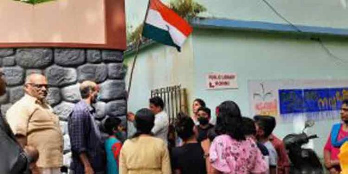 കോന്നി പബ്ലിക്ക് ലൈബ്രറിയിൽ ദേശീയ പതാക ഉയർത്തി കോന്നി പബ്ലിക്ക് ലൈബ്രറിയിൽ ദേശീയ പതാക ഉയർത്തി