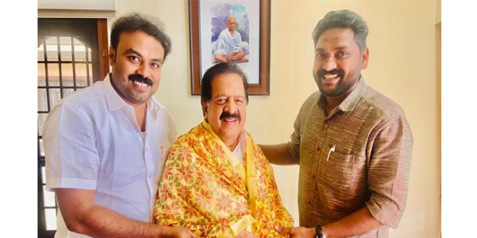 രമേശ് ചെന്നിത്തലയെ അനുമോദിച്ചു രമേശ് ചെന്നിത്തലയെ അനുമോദിച്ചു