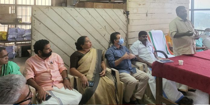 തദ്ദേശ സ്ഥാപനങ്ങളില് ഹെല്പ്പ് ഡെസ്ക്കുകള് തുടങ്ങും ; ക്യാമ്പുകള് സജ്ജമാക്കും : ഡെപ്യുട്ടി സ്പീക്കര് തദ്ദേശ സ്ഥാപനങ്ങളില് ഹെല്പ്പ് ഡെസ്ക്കുകള് തുടങ്ങും ; ക്യാമ്പുകള് സജ്ജമാക്കും : ഡെപ്യുട്ടി സ്പീക്കര്