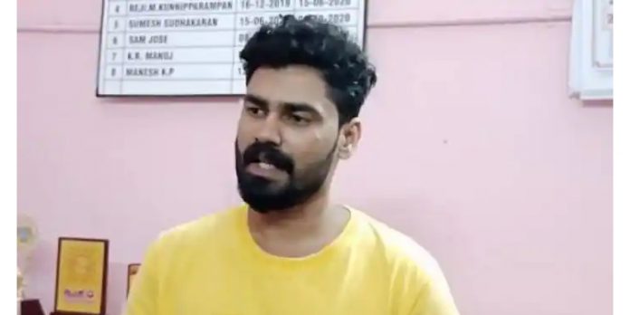 കുടുംബത്തോടെ ആഡംബരക്കാറിലെത്തി മോഷണം ; ലക്ഷങ്ങൾ തട്ടിയ പ്രതി പോലീസ് പിടിയിൽ കുടുംബത്തോടെ ആഡംബരക്കാറിലെത്തി മോഷണം ; ലക്ഷങ്ങൾ തട്ടിയ പ്രതി പോലീസ് പിടിയിൽ