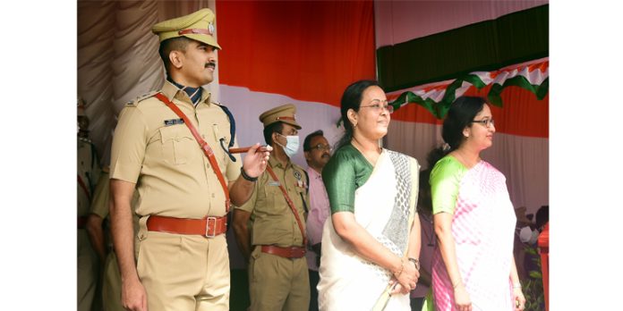 ജസ്റ്റിസ് ഫാത്തിമാ ബീവിക്കും കെ.കെ. നായര്ക്കും ആദരമര്പ്പിച്ച് മന്ത്രിയുടെ സ്വാതന്ത്ര്യദിന സന്ദേശം ജസ്റ്റിസ് ഫാത്തിമാ ബീവിക്കും കെ.കെ. നായര്ക്കും ആദരമര്പ്പിച്ച് മന്ത്രിയുടെ സ്വാതന്ത്ര്യദിന സന്ദേശം