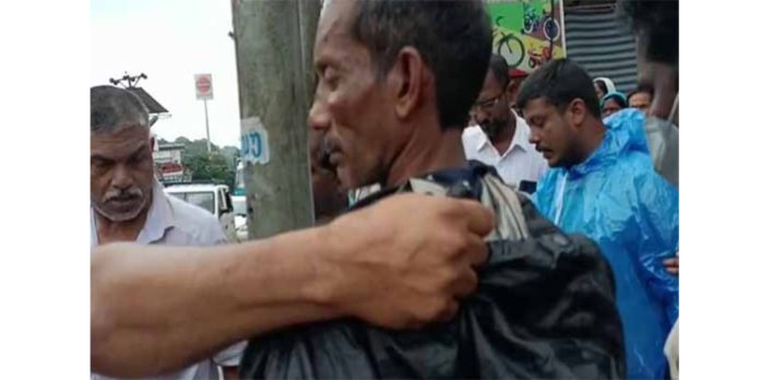 കൂടെ ചെല്ലാൻ വിസമ്മതിച്ചു ; പിണക്കത്തിൽ കഴിയുന്ന ഭാര്യയെ ഭർത്താവ് വെട്ടി പരിക്കേൽപ്പിച്ചു കൂടെ ചെല്ലാൻ വിസമ്മതിച്ചു ; പിണക്കത്തിൽ കഴിയുന്ന ഭാര്യയെ ഭർത്താവ് വെട്ടി പരിക്കേൽപ്പിച്ചു