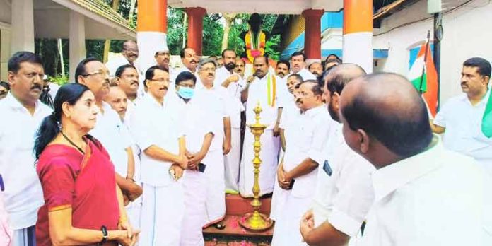 ജില്ലാ കോണ്ഗ്രസ് പദയാത്രക്ക് സ്മൃതി സംഗമത്തോടെ തുടക്കം ജില്ലാ കോണ്ഗ്രസ് പദയാത്രക്ക് സ്മൃതി സംഗമത്തോടെ തുടക്കം