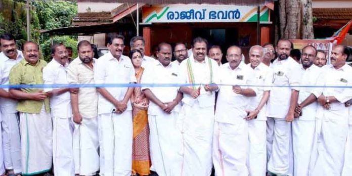 ഇന്ഡ്യയുടെ ആത്മാവിനെ ബി.ജെ.പി സര്ക്കാര് തകര്ക്കുന്നു : കൊടിക്കുന്നില് സുരേഷ് എം.പി ഇന്ഡ്യയുടെ ആത്മാവിനെ ബി.ജെ.പി സര്ക്കാര് തകര്ക്കുന്നു : കൊടിക്കുന്നില് സുരേഷ് എം.പി