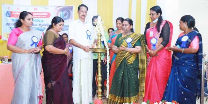 നേത്രദാനത്തെപ്പറ്റിയുള്ള തെറ്റായ ധാരണകള് മാറ്റാന് ബോധവത്ക്കരണ പ്രവര്ത്തനങ്ങള് നടത്തണം : ജില്ലാ പഞ്ചായത്ത് പ്രസിഡന്റ് നേത്രദാനത്തെപ്പറ്റിയുള്ള തെറ്റായ ധാരണകള് മാറ്റാന് ബോധവത്ക്കരണ പ്രവര്ത്തനങ്ങള് നടത്തണം : ജില്ലാ പഞ്ചായത്ത് പ്രസിഡന്റ്