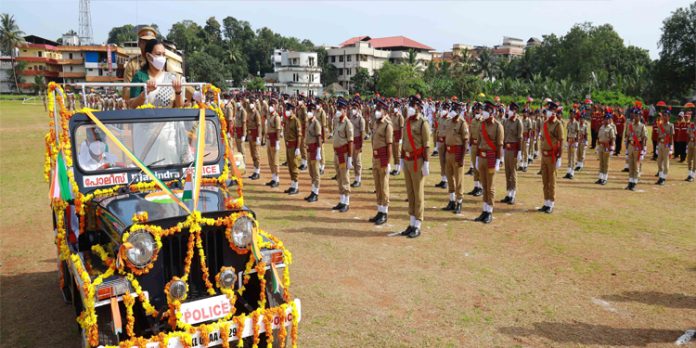 പ്രൗഢ ഗംഭീരമായി സ്വാതന്ത്ര്യത്തിന്റെ അമൃതമഹോത്സവം പ്രൗഢ ഗംഭീരമായി സ്വാതന്ത്ര്യത്തിന്റെ അമൃതമഹോത്സവം