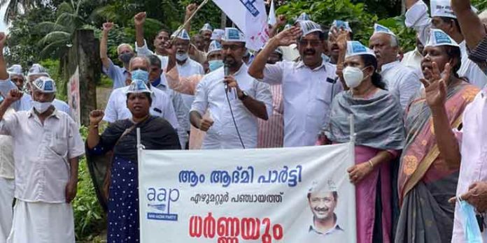 വാലാങ്കര – ആയിരൂർ റോഡിന്റെ പണി പൂര്ത്തിയാക്കണം ; പ്രതിഷേധവുമായി ആം ആദ്മി പാർട്ടി വാലാങ്കര – ആയിരൂർ റോഡിന്റെ പണി പൂര്ത്തിയാക്കണം ; പ്രതിഷേധവുമായി ആം ആദ്മി പാർട്ടി