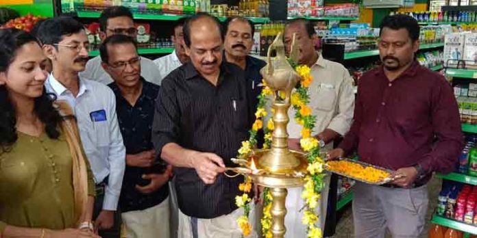 15 കൊല്ലം മുമ്പ് ഉണ്ടായിരുന്നതിൽ നിന്നും അഞ്ചു രൂപയുടെ വ്യത്യാസം മാത്രമാണ് ഇപ്പോഴും കർഷകന് ലഭിക്കുന്നത് ; ഭക്ഷ്യ മന്ത്രി 15 കൊല്ലം മുമ്പ് ഉണ്ടായിരുന്നതിൽ നിന്നും അഞ്ചു രൂപയുടെ വ്യത്യാസം മാത്രമാണ് ഇപ്പോഴും കർഷകന് ലഭിക്കുന്നത് ; ഭക്ഷ്യ മന്ത്രി