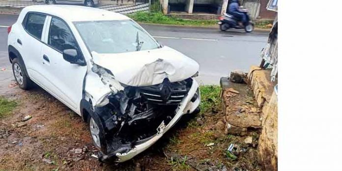 കോണ്ഗ്രസ് നേതാക്കളായ അഡ്വ.എ.സുരേഷ് കുമാറിനും എം.എസ് പ്രകാശിനും കാറപകടത്തില് പരിക്ക് കോണ്ഗ്രസ് നേതാക്കളായ അഡ്വ.എ.സുരേഷ് കുമാറിനും എം.എസ് പ്രകാശിനും കാറപകടത്തില് പരിക്ക്