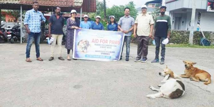 ചെങ്ങന്നൂര് നഗരത്തിലെ തെരുവ് നായകള്ക്ക് പേ വിഷ ബാധക്കുള്ള കുത്തിവെപ്പ് നൽകി ചെങ്ങന്നൂര് നഗരത്തിലെ തെരുവ് നായകള്ക്ക് പേ വിഷ ബാധക്കുള്ള കുത്തിവെപ്പ് നൽകി