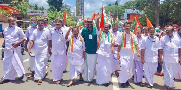 ആസാദി കാ ഗൗരവ് പദയാത്രക്ക് നാടെങ്ങും ഉജ്വല സ്വീകരണങ്ങള് ; മുന്നാം ദിവസമായ ഇന്ന് പന്തളത്ത് നിന്നും ആരംഭിച്ചു ആസാദി കാ ഗൗരവ് പദയാത്രക്ക് നാടെങ്ങും ഉജ്വല സ്വീകരണങ്ങള് ; മുന്നാം ദിവസമായ ഇന്ന് പന്തളത്ത് നിന്നും ആരംഭിച്ചു