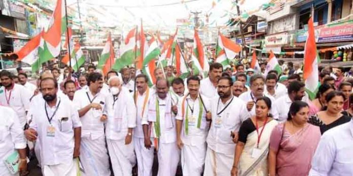 ആവേശം തിരതല്ലി ആസാദ് കീ ഗൗരവ് പഞ്ചദിന പദയാത്ര ; നാളെ രാവിലെ പന്തളത്ത് നിന്നും അടൂരിലേക്ക് ആവേശം തിരതല്ലി ആസാദ് കീ ഗൗരവ് പഞ്ചദിന പദയാത്ര ; നാളെ രാവിലെ പന്തളത്ത് നിന്നും അടൂരിലേക്ക്