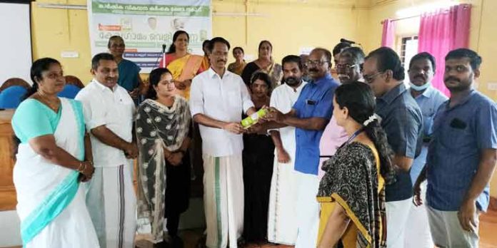 കര്ഷക കൂട്ടായ്മകള് മൂല്യവര്ധിത ഉല്പ്പാദനത്തില് ശ്രദ്ധ കാട്ടണം : ജില്ലാ പഞ്ചായത്ത് പ്രസിഡന്റ് കര്ഷക കൂട്ടായ്മകള് മൂല്യവര്ധിത ഉല്പ്പാദനത്തില് ശ്രദ്ധ കാട്ടണം : ജില്ലാ പഞ്ചായത്ത് പ്രസിഡന്റ്