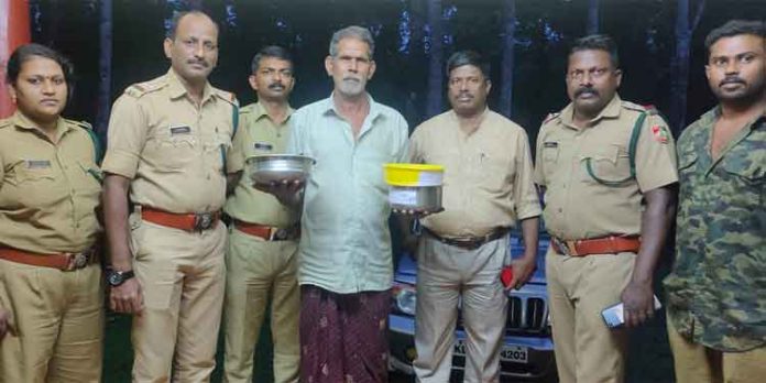 കാട്ടുപന്നിയുടെ ഇറച്ചി വിൽക്കാൻ ശ്രമിച്ച സംഭവത്തിൽ ഒരാൾ പിടിയിൽ കാട്ടുപന്നിയുടെ ഇറച്ചി വിൽക്കാൻ ശ്രമിച്ച സംഭവത്തിൽ ഒരാൾ പിടിയിൽ