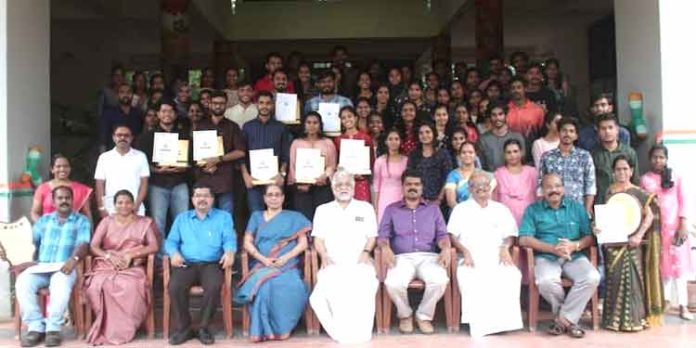 സംസ്കൃത സർവ്വകലാശാല : എൻ.എസ്.എസ്. അവാർഡുകൾ വിതരണം ചെയ്തു സംസ്കൃത സർവ്വകലാശാല : എൻ.എസ്.എസ്. അവാർഡുകൾ വിതരണം ചെയ്തു