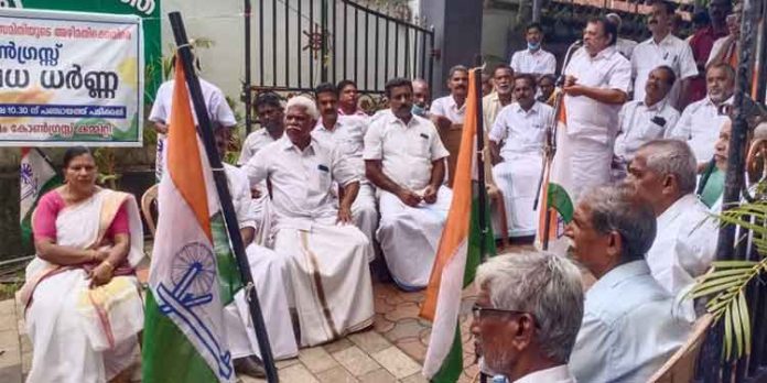 സ്വകാര്യ ആശുപത്രിക്ക് അനധികൃത കെട്ടിട നമ്പർ നൽകി കോടികളുടെ തട്ടിപ്പ് ; അയ്മനം പഞ്ചായത്ത് ഭരണസമിതിക്കെതിരെ കോണ്ഗ്രസ് പ്രതിഷേധം സ്വകാര്യ ആശുപത്രിക്ക് അനധികൃത കെട്ടിട നമ്പർ നൽകി കോടികളുടെ തട്ടിപ്പ് ; അയ്മനം പഞ്ചായത്ത് ഭരണസമിതിക്കെതിരെ കോണ്ഗ്രസ് പ്രതിഷേധം