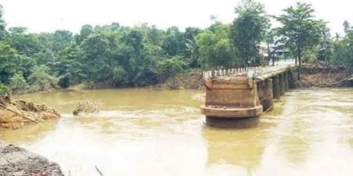 കോമളം പാലം നിര്മാണത്തിനുള്ള ടെന്ഡറായി ; അഡ്വ. മാത്യു ടി. തോമസ് എംഎല്എ കോമളം പാലം നിര്മാണത്തിനുള്ള ടെന്ഡറായി ; അഡ്വ. മാത്യു ടി. തോമസ് എംഎല്എ