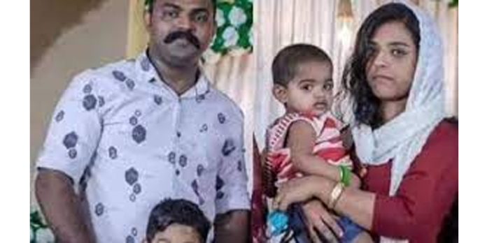 പോലീസ് ക്വാര്ട്ടേഴ്സിലെ കൂട്ടമരണം : റെനീസിന്റെ കാമുകി, നജ്ലയുമായി വഴക്കിടുന്ന ദൃശ്യങ്ങൾ പോലീസിന് പോലീസ് ക്വാര്ട്ടേഴ്സിലെ കൂട്ടമരണം : റെനീസിന്റെ കാമുകി, നജ്ലയുമായി വഴക്കിടുന്ന ദൃശ്യങ്ങൾ പോലീസിന്