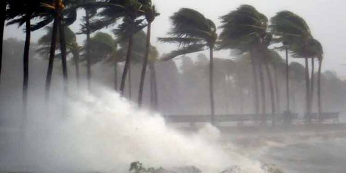 ദുരന്തനിവാരണ പ്രവര്ത്തനം : ജീവനക്കാര് ഹെഡ്ക്വാര്ട്ടേഴ്സ് വിട്ടുപോകുന്നതു തടഞ്ഞ് ഉത്തരവ് ദുരന്തനിവാരണ പ്രവര്ത്തനം : ജീവനക്കാര് ഹെഡ്ക്വാര്ട്ടേഴ്സ് വിട്ടുപോകുന്നതു തടഞ്ഞ് ഉത്തരവ്