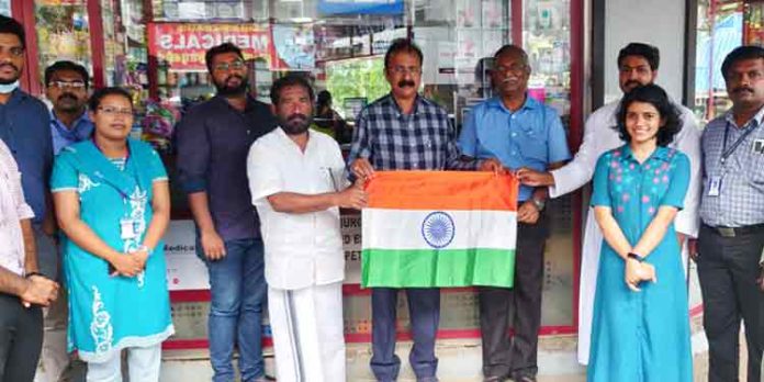ഹർ ഘർ തിരംഗ ;പുഷ്പഗിരി ഫാർമസി കോളേജ് എൻഎസ്എസ് യൂണിറ്റിൻ്റെ നേതൃത്വത്തിൽ പതാകകൾ വിതരണം ചെയ്തു ഹർ ഘർ തിരംഗ ;പുഷ്പഗിരി ഫാർമസി കോളേജ് എൻഎസ്എസ് യൂണിറ്റിൻ്റെ നേതൃത്വത്തിൽ പതാകകൾ വിതരണം ചെയ്തു
