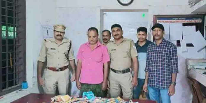 പുകയില ഉത്പന്നങ്ങളുമായി ഒരാൾ പിടിയിൽ പുകയില ഉത്പന്നങ്ങളുമായി ഒരാൾ പിടിയിൽ
