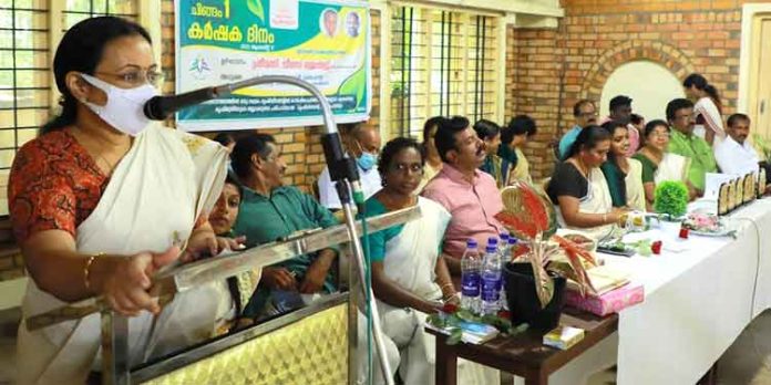 വീടുകളിലെ പച്ചക്കറി ഉത്പാദനത്തിലൂടെ രോഗങ്ങളെ അകറ്റുക ലക്ഷ്യം : മന്ത്രി വീണാ ജോര്ജ് വീടുകളിലെ പച്ചക്കറി ഉത്പാദനത്തിലൂടെ രോഗങ്ങളെ അകറ്റുക ലക്ഷ്യം : മന്ത്രി വീണാ ജോര്ജ്