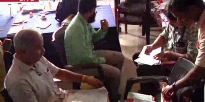 ഓപ്പറേഷൻ റെഡ് ടേപ്പ്’ ;സംസ്ഥാന വ്യാപകമായി വിജിലൻസ് മിന്നൽ പരിശോധന ഓപ്പറേഷൻ റെഡ് ടേപ്പ്’ ;സംസ്ഥാന വ്യാപകമായി വിജിലൻസ് മിന്നൽ പരിശോധന
